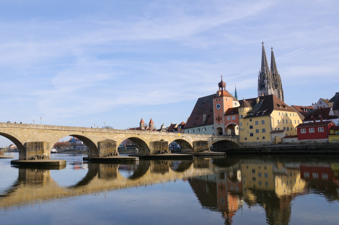 Steinerne Brücke und Dom in Regensburg