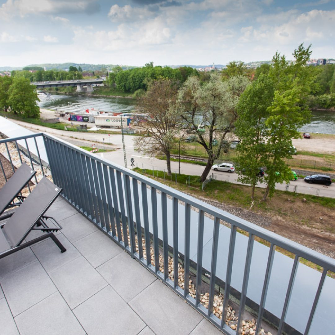 Dachterrasse mit Blick auf Donau